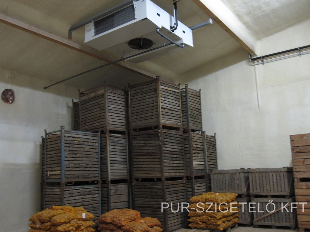 Овощехранилище холодильная камера. Холодильная камера для овощей 200м2. Оборудование для овощехранилища. Хранилище для овощей. Оборудование для хранения овощей.